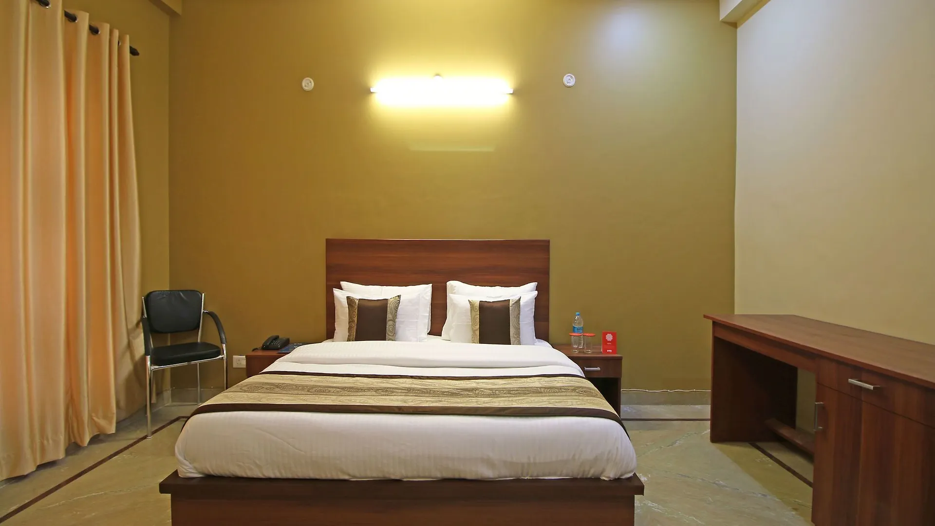 Oyo 4814 Vatika Residency 호텔 구르가온 3*,  인도