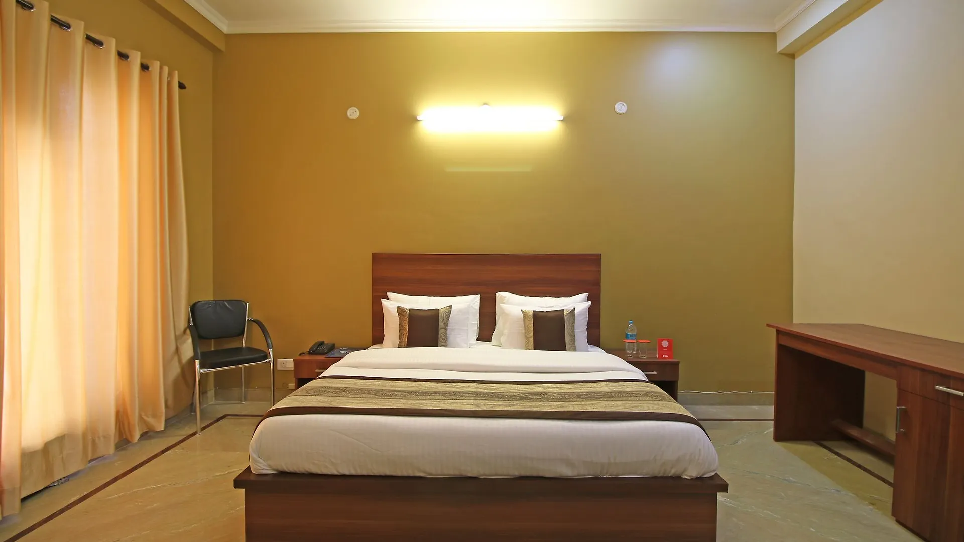 Oyo 4814 Vatika Residency 호텔 구르가온
