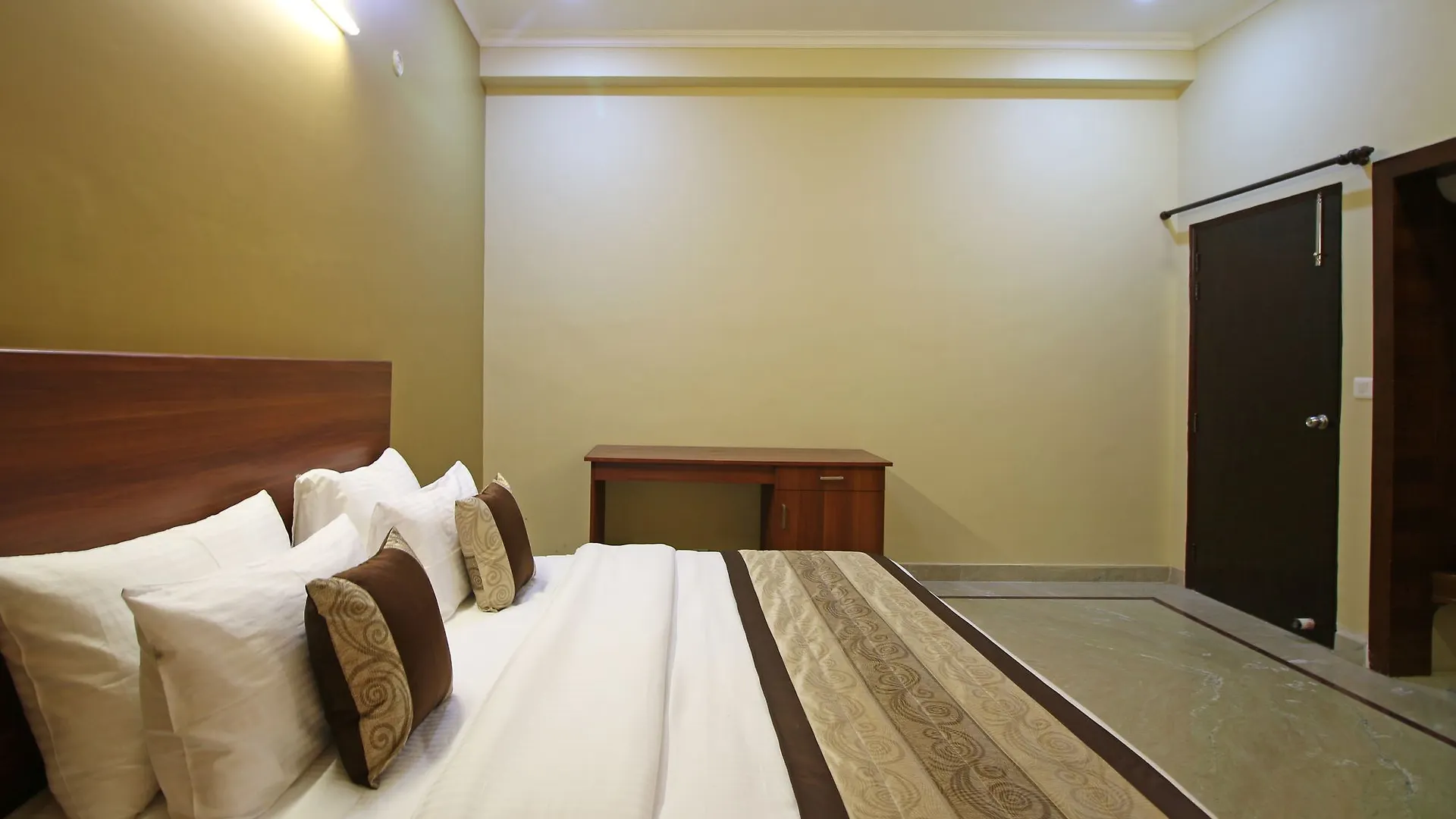 Oyo 4814 Vatika Residency 호텔 구르가온 인도